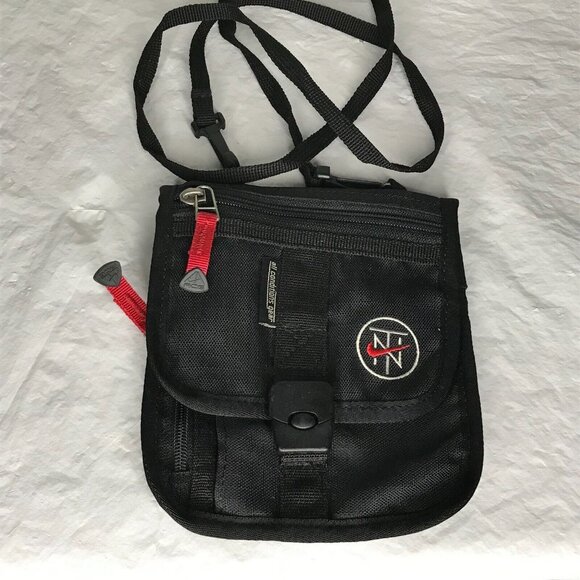 Rare Vtg NIKE Town ACG Sling Bag Black Mini Wallet Crossbody Shoulder Strap - Picture 1 of 5